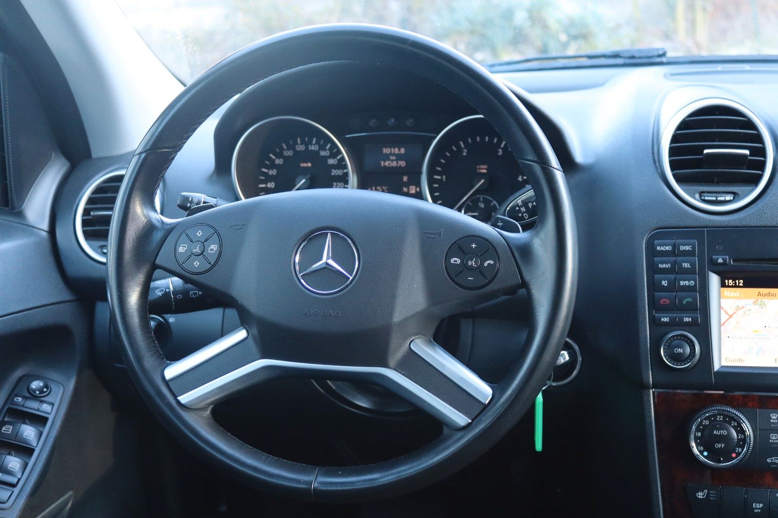 Fahrzeugabbildung Mercedes-Benz ML 300 CDI BE 4M LEDER NAVI XENON SPORTPAKET 1Hd