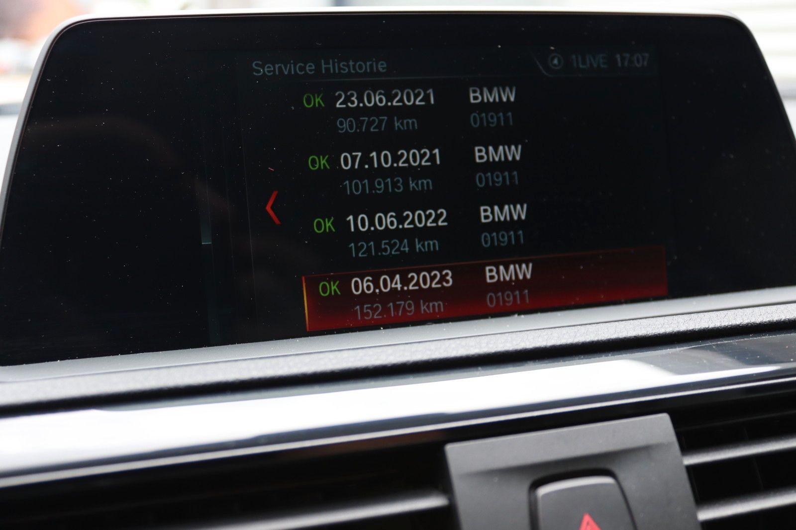 Fahrzeugabbildung BMW 116d KLIMAAUT SITZHZG tLEDER NAVI CAM LED 1.Hd