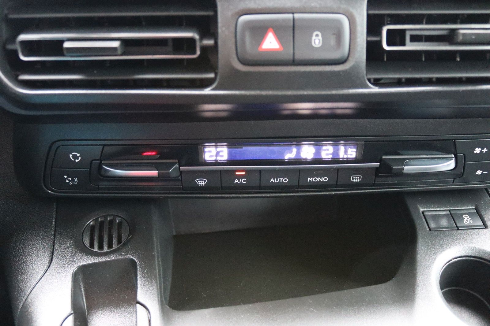 Fahrzeugabbildung Peugeot Rifter 1.5 Blue-HDI KLIMAAUT NAVI CAM PDC