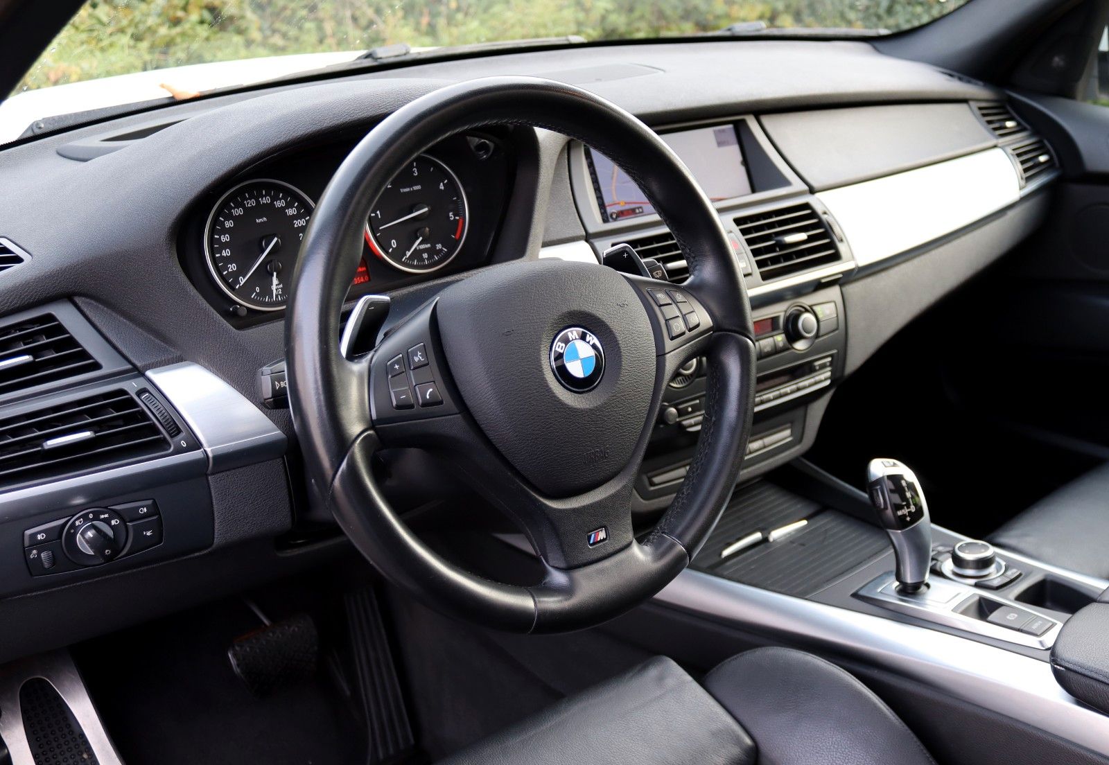 Fahrzeugabbildung BMW X5 xDrive30d M SPORT PAKET LEDER NAVI PANO 7SITZ