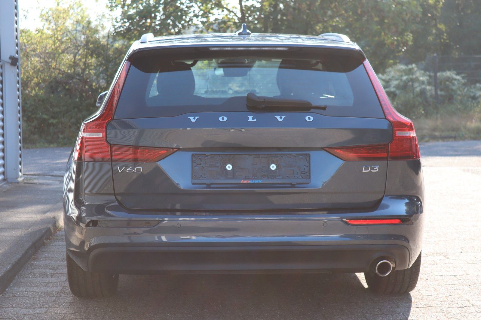Fahrzeugabbildung Volvo V60 D3 AUT KLIMAAUT. NAVI LEDER t.LEDER LED CAM