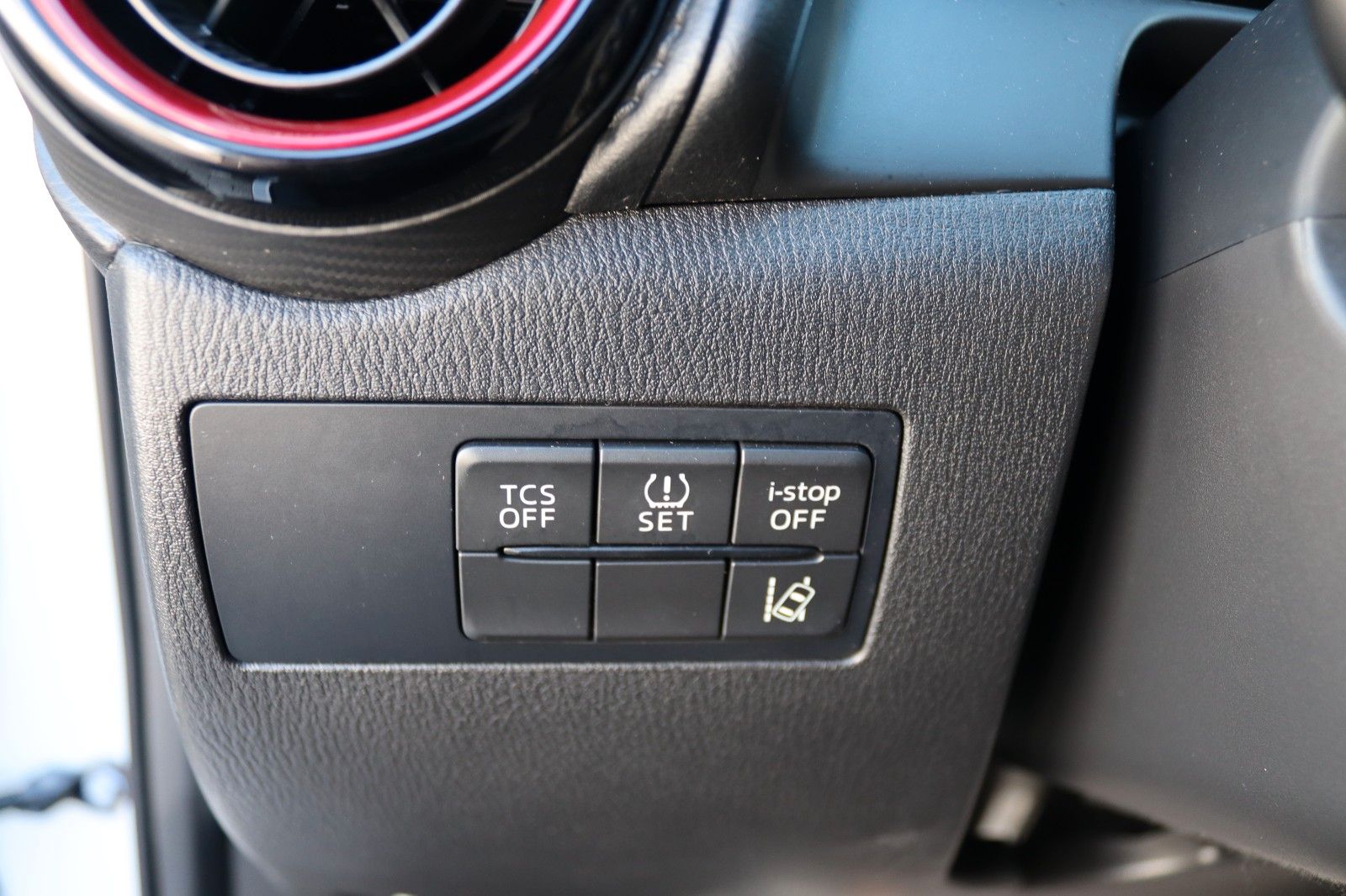 Fahrzeugabbildung Mazda CX-3 1.5 NAVI KLIMAAUT HUD LEDER CAM LED AHK